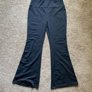Women’s Large Black Flared Yoga Pant